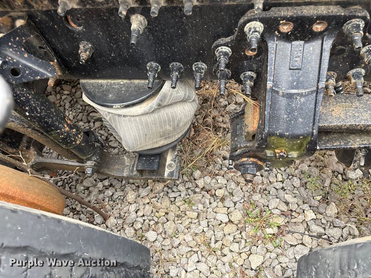 image for item EF1002 2011 Volvo VNL semi truck