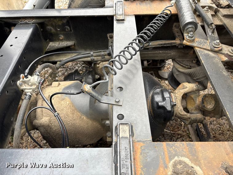 image for item EF1002 2011 Volvo VNL semi truck