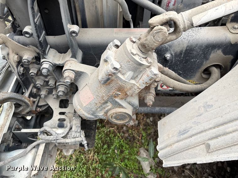 image for item EF1002 2011 Volvo VNL semi truck