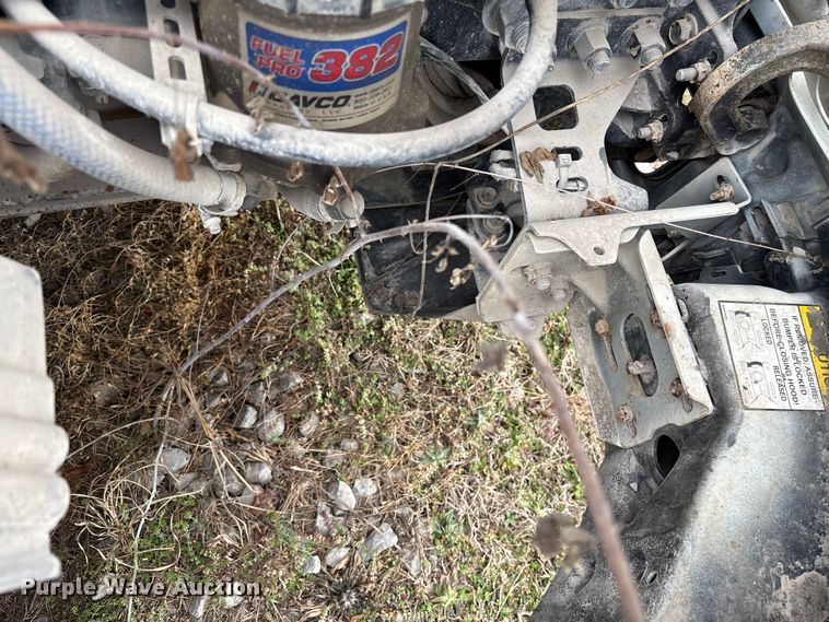 image for item EF1002 2011 Volvo VNL semi truck