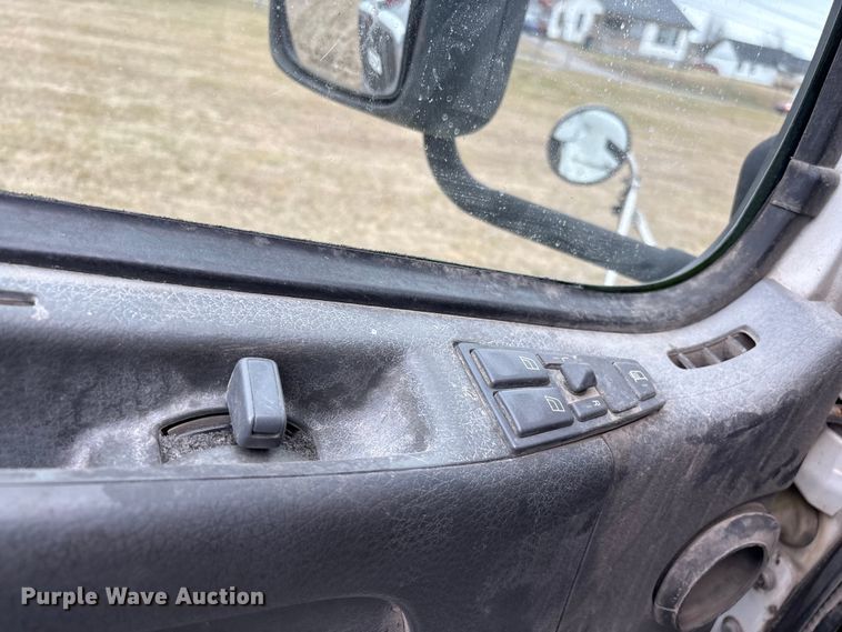 image for item EF1002 2011 Volvo VNL semi truck