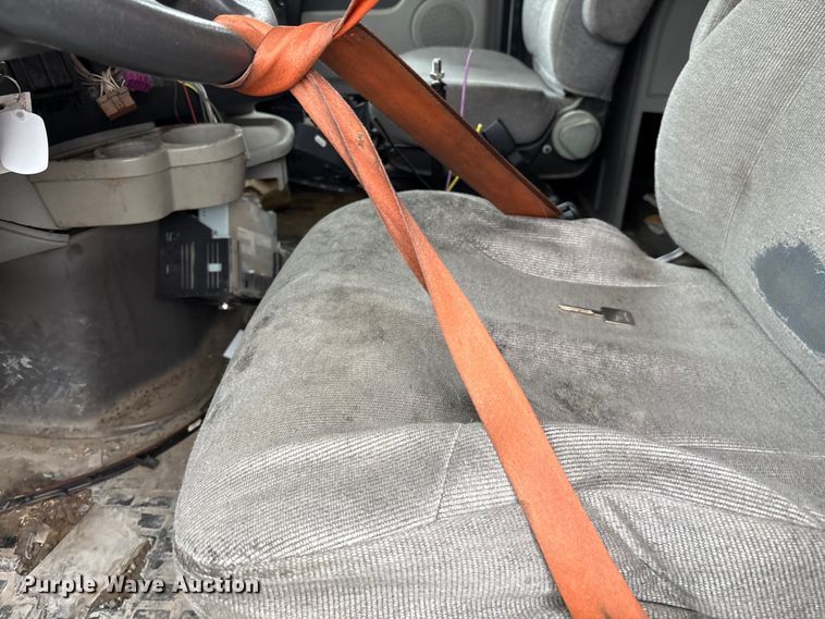 image for item EF1002 2011 Volvo VNL semi truck