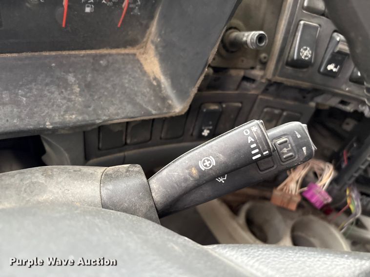 image for item EF1002 2011 Volvo VNL semi truck