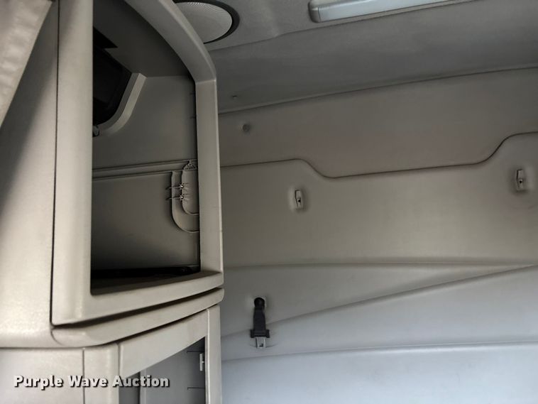 image for item EF1002 2011 Volvo VNL semi truck