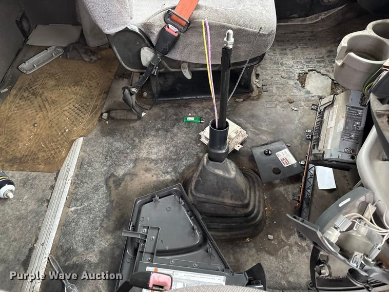 image for item EF1002 2011 Volvo VNL semi truck