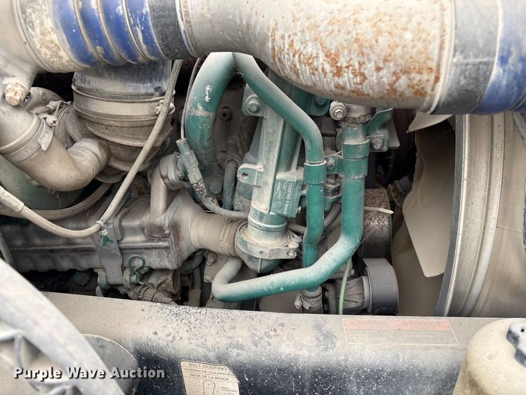 image for item EF1002 2011 Volvo VNL semi truck