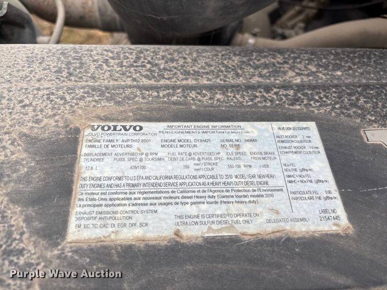 image for item EF1002 2011 Volvo VNL semi truck