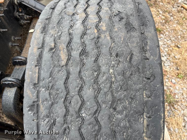 image for item EF1002 2011 Volvo VNL semi truck