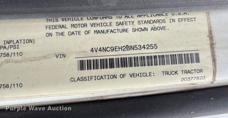 image for item EF1002 2011 Volvo VNL semi truck