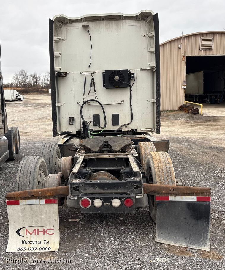 image for item EF1003 2015 Kenworth T680 semi truck