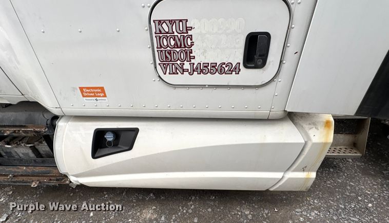 image for item EF1003 2015 Kenworth T680 semi truck