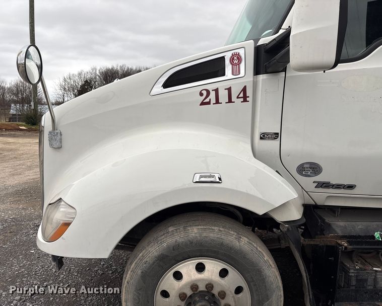 image for item EF1003 2015 Kenworth T680 semi truck