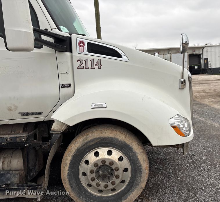 image for item EF1003 2015 Kenworth T680 semi truck