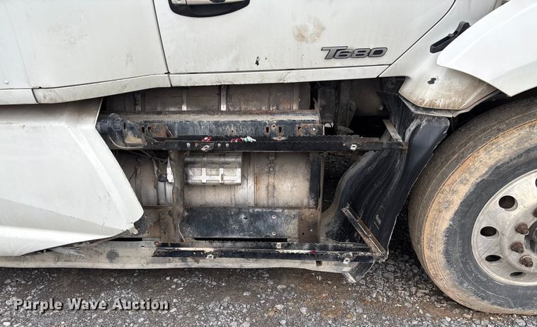 image for item EF1003 2015 Kenworth T680 semi truck