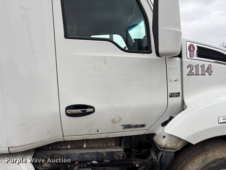 image for item EF1003 2015 Kenworth T680 semi truck