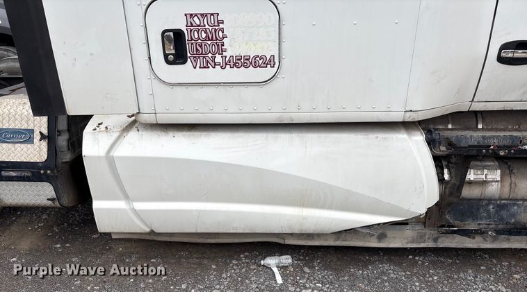 image for item EF1003 2015 Kenworth T680 semi truck