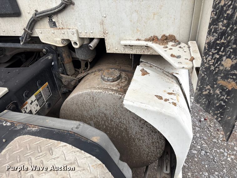 image for item EF1003 2015 Kenworth T680 semi truck