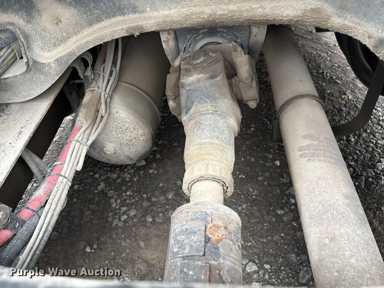 image for item EF1003 2015 Kenworth T680 semi truck