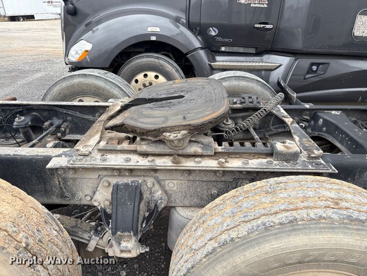 image for item EF1003 2015 Kenworth T680 semi truck