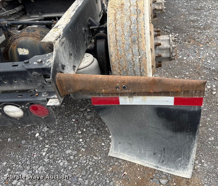 image for item EF1003 2015 Kenworth T680 semi truck