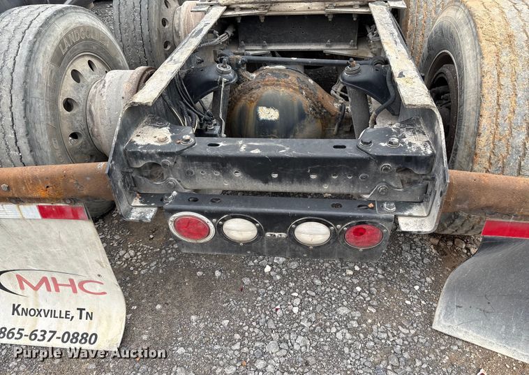 image for item EF1003 2015 Kenworth T680 semi truck