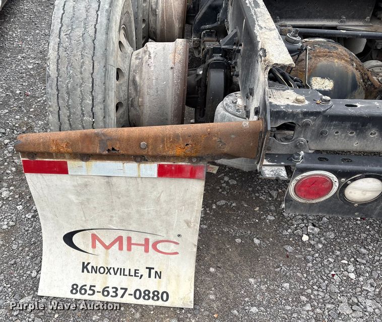 image for item EF1003 2015 Kenworth T680 semi truck