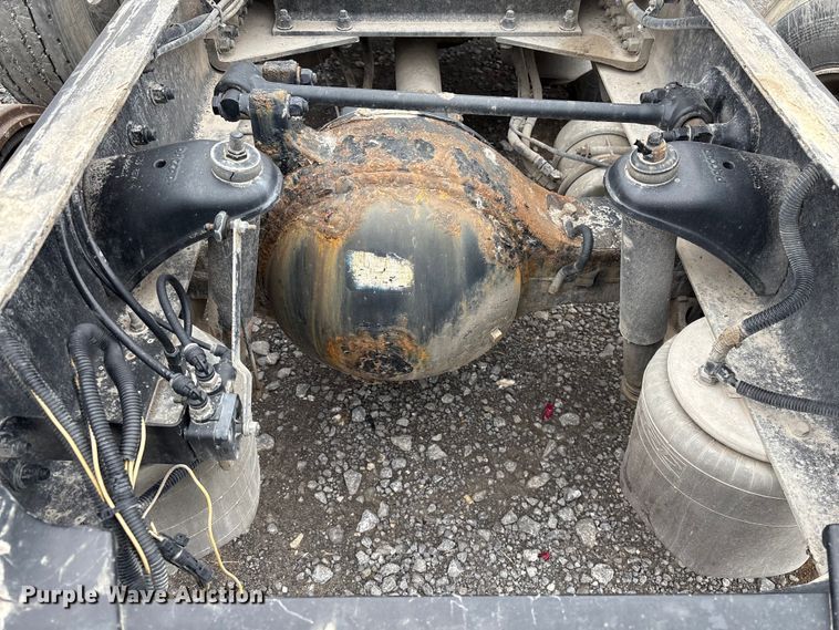 image for item EF1003 2015 Kenworth T680 semi truck