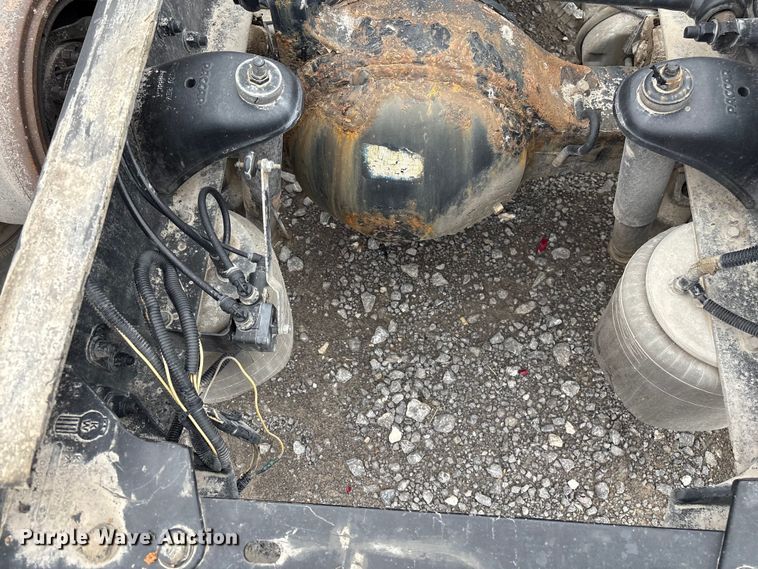 image for item EF1003 2015 Kenworth T680 semi truck