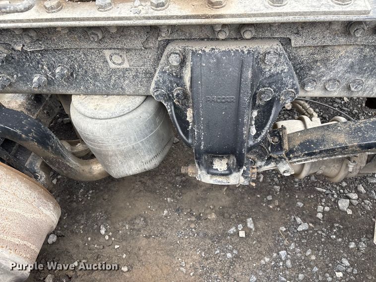 image for item EF1003 2015 Kenworth T680 semi truck