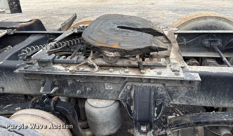 image for item EF1003 2015 Kenworth T680 semi truck