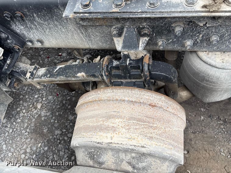 image for item EF1003 2015 Kenworth T680 semi truck