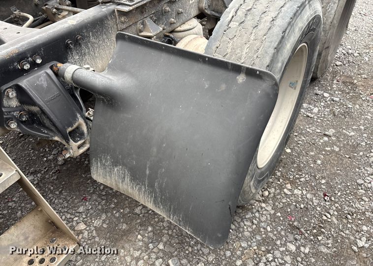 image for item EF1003 2015 Kenworth T680 semi truck