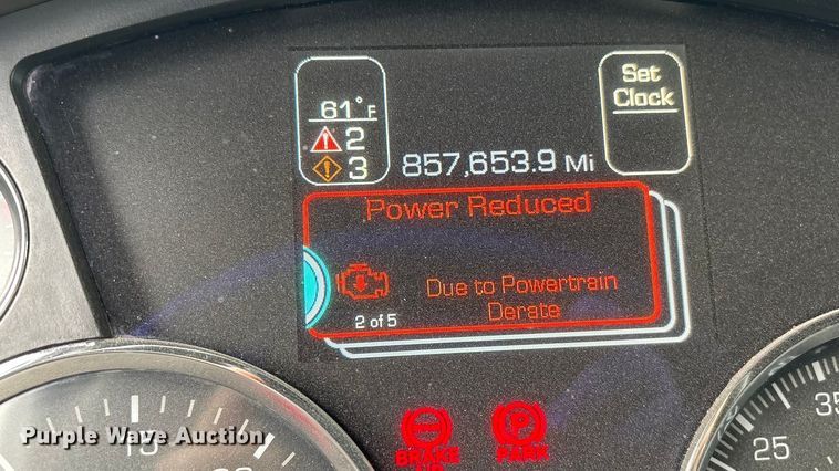 image for item EF1003 2015 Kenworth T680 semi truck