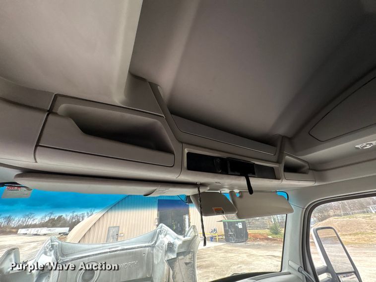 image for item EF1003 2015 Kenworth T680 semi truck