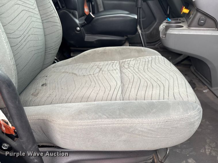 image for item EF1003 2015 Kenworth T680 semi truck