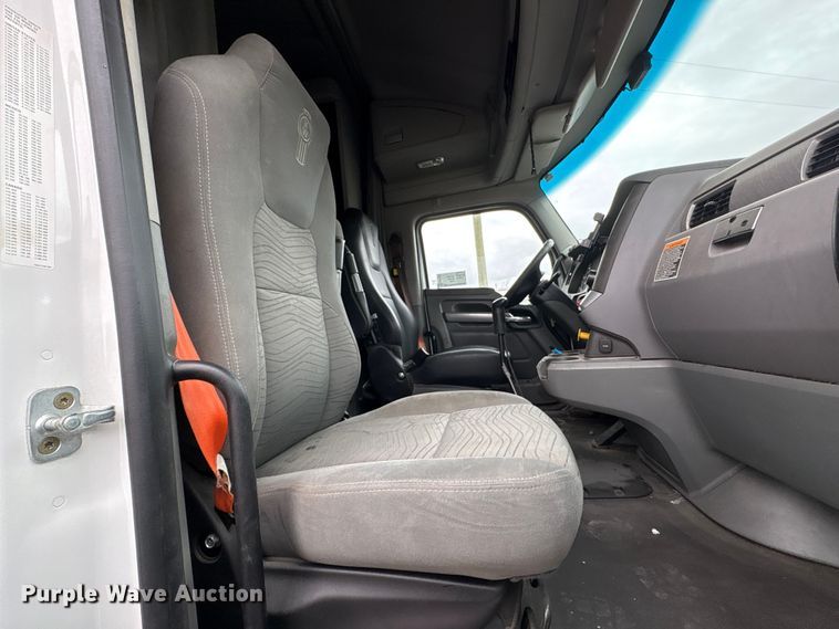 image for item EF1003 2015 Kenworth T680 semi truck