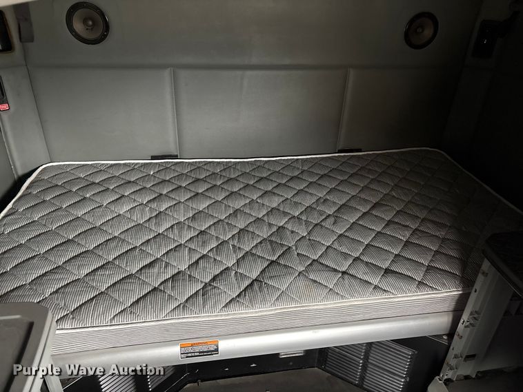 image for item EF1003 2015 Kenworth T680 semi truck