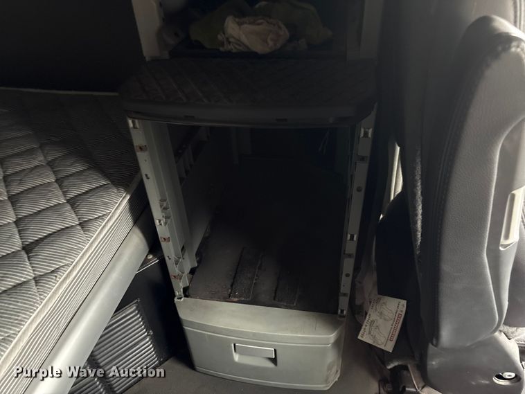 image for item EF1003 2015 Kenworth T680 semi truck