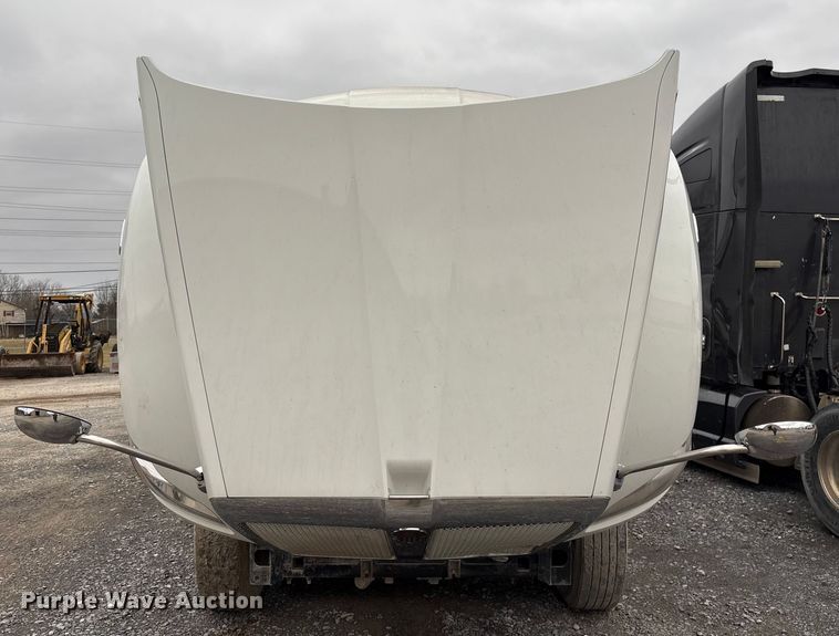 image for item EF1003 2015 Kenworth T680 semi truck