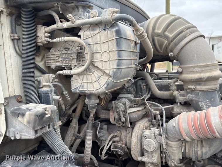 image for item EF1003 2015 Kenworth T680 semi truck