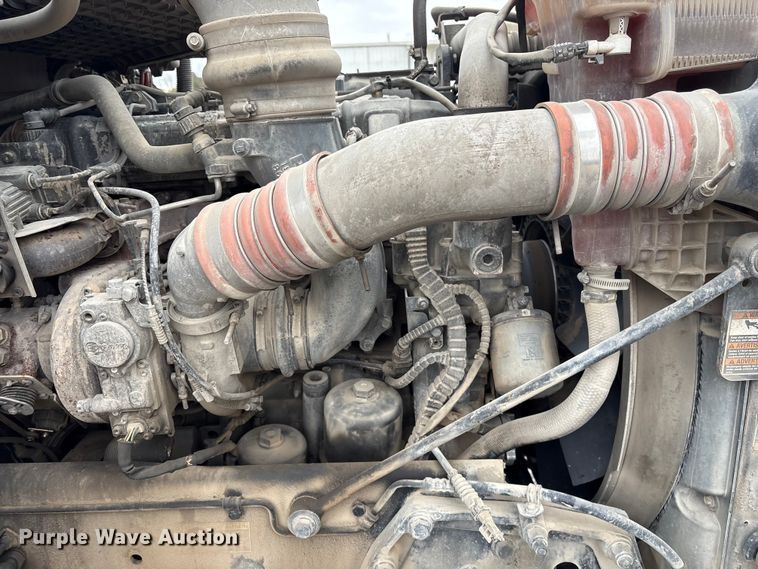 image for item EF1003 2015 Kenworth T680 semi truck