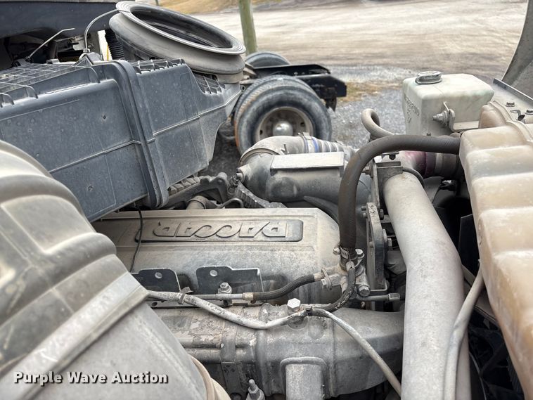 image for item EF1003 2015 Kenworth T680 semi truck