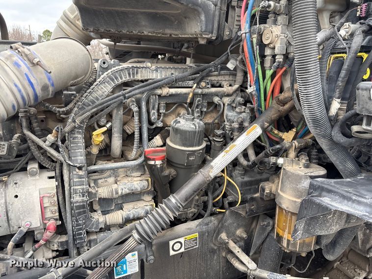 image for item EF1003 2015 Kenworth T680 semi truck