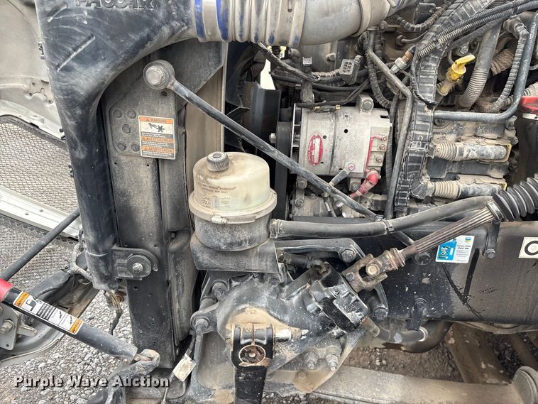 image for item EF1003 2015 Kenworth T680 semi truck