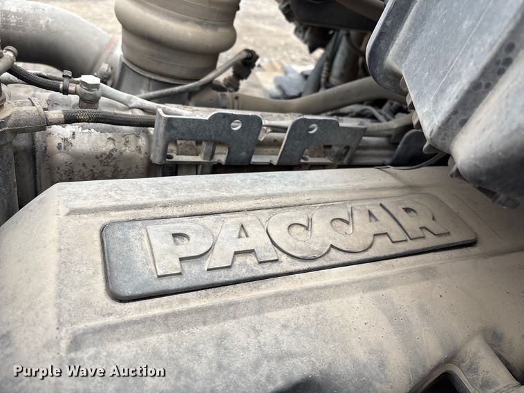 image for item EF1003 2015 Kenworth T680 semi truck