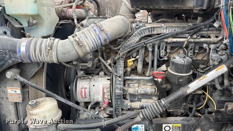 image for item EF1003 2015 Kenworth T680 semi truck