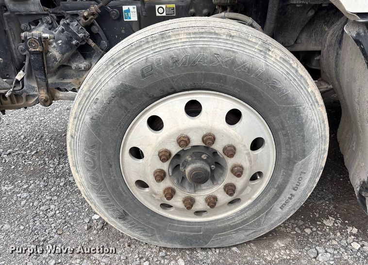 image for item EF1003 2015 Kenworth T680 semi truck