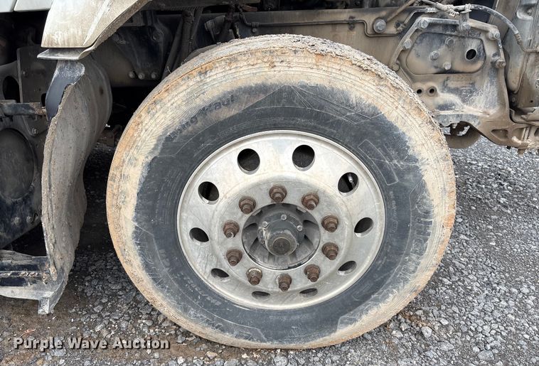 image for item EF1003 2015 Kenworth T680 semi truck