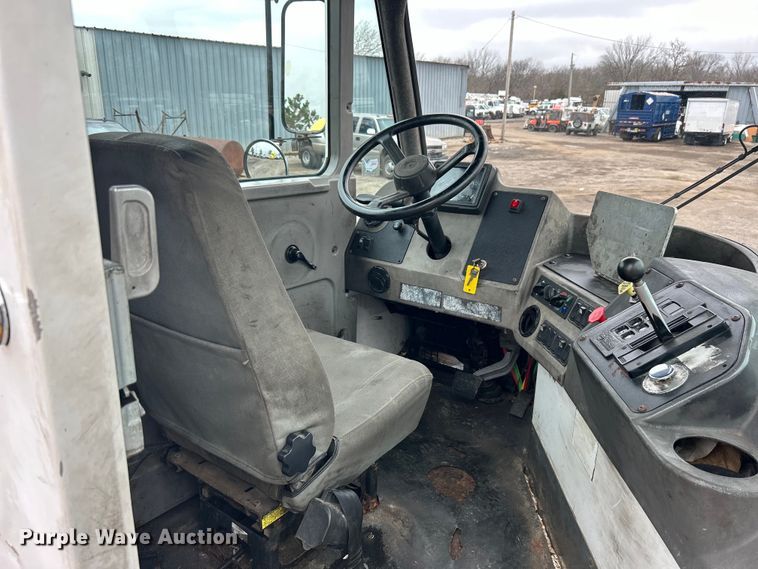 image for item EG1297 2016 Kalmar yard truck