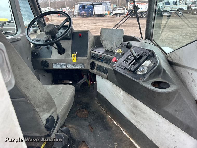 image for item EG1297 2016 Kalmar yard truck